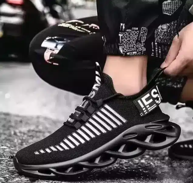Stylish Sports Shoes for Men (Black, 6) 18549