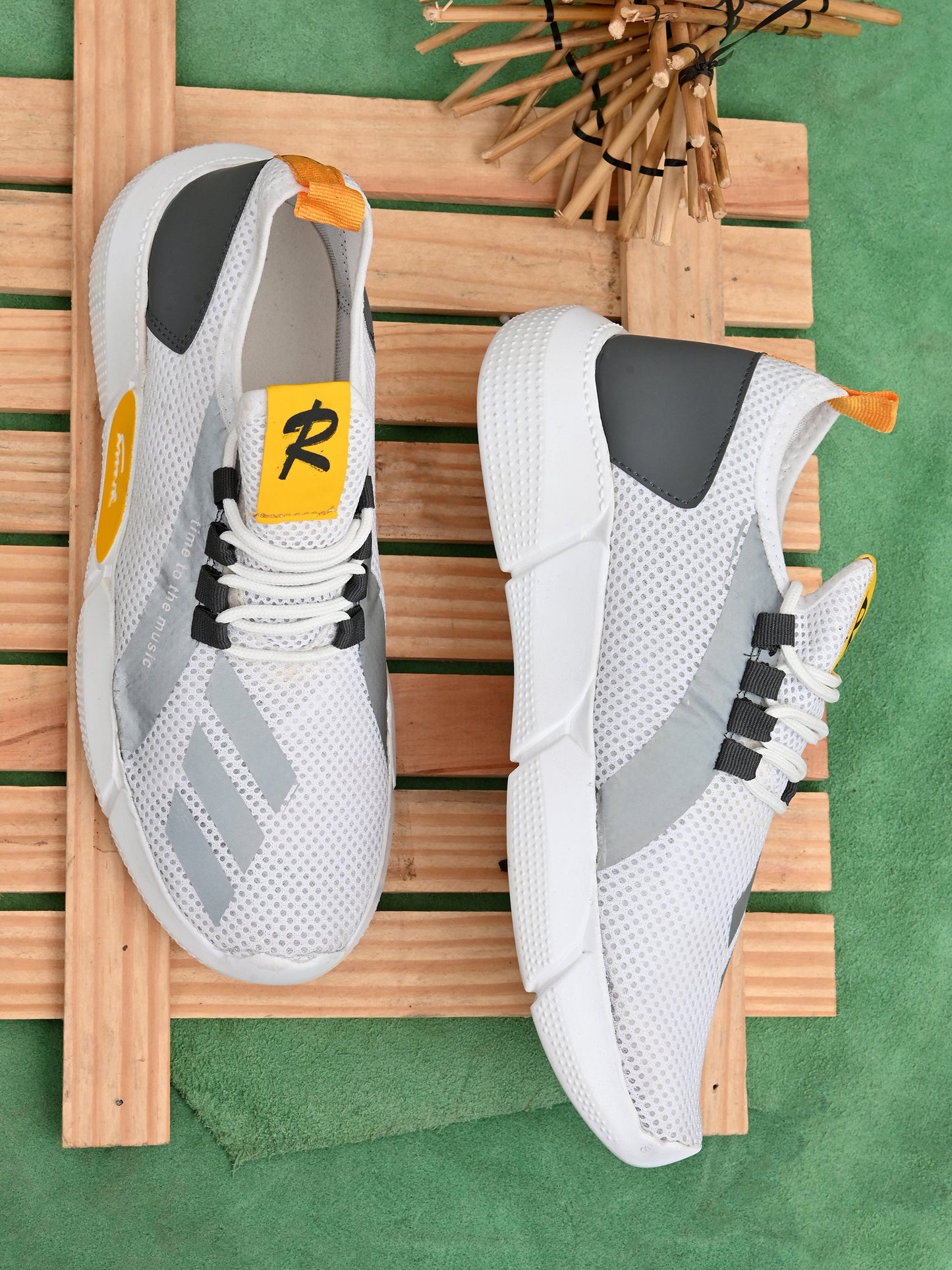 Whie Sneaker shoes 18894
